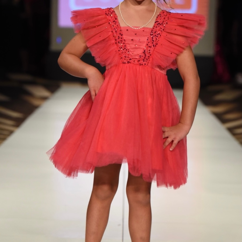 PINK runway dress - Picture 6 of 6